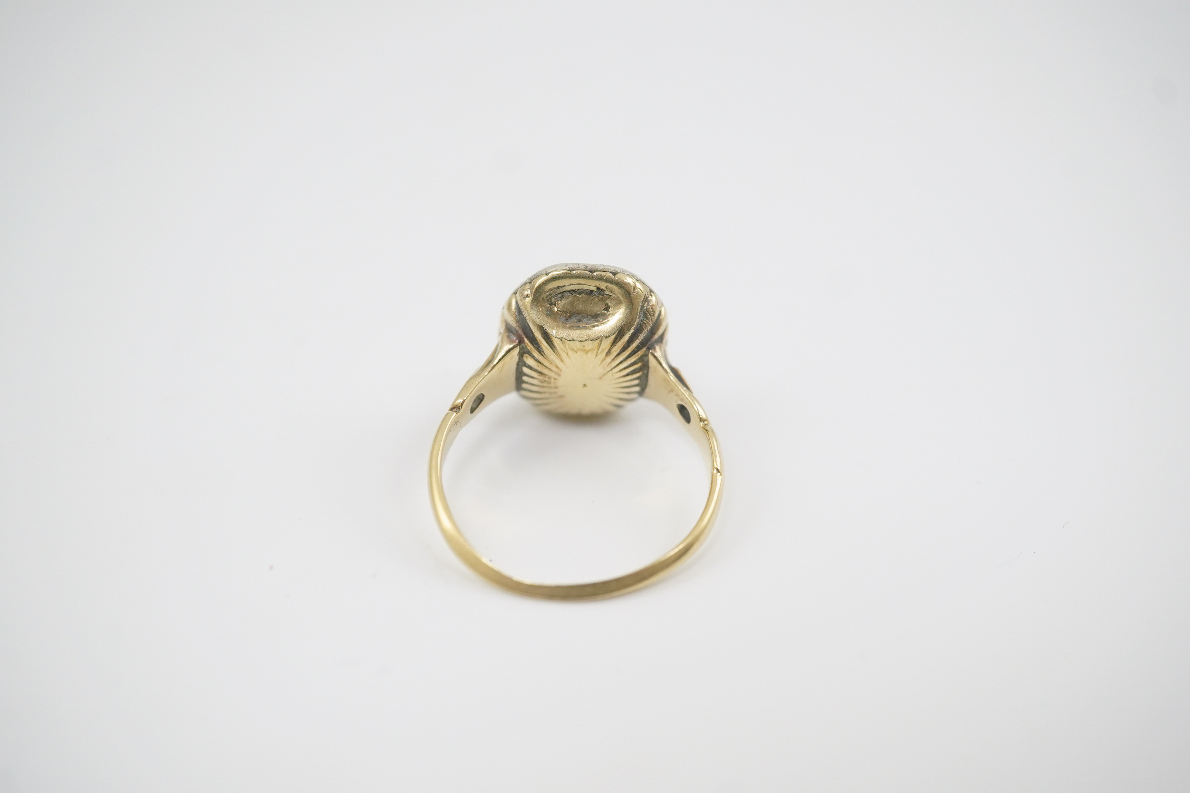 A Georgian gold and single stone collet set octagonal cut sapphire set ring